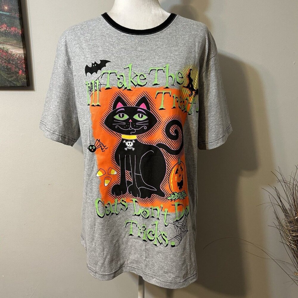 NWT Happy Halloween “I’ll Take Treat Cats Don’t Do Tricks” Women Grey T-shirt 1X
